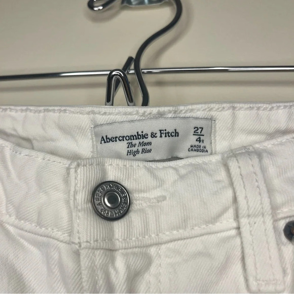 A+F Mom The Mom High Rise Curve Love White Distressed Cropped Jeans - Picture 9 of 14